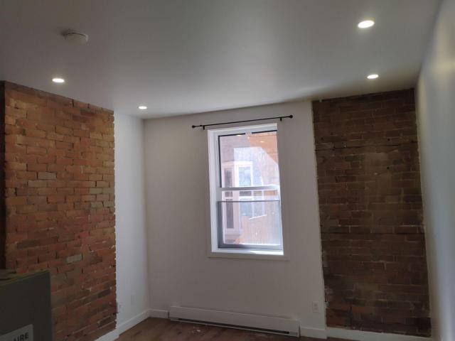 2002 2010 St Andre 2 1/2 Apartment for Rent