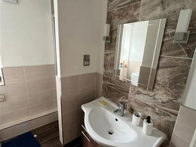 200,000 | Apartment 3, 5 Pound Street, Leixlip, Naas, Co. Kildare Liam Reilly Auctioneers 5002 MyHome. Ie Residential