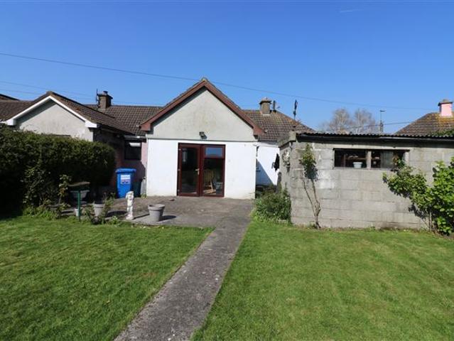 Sale Agreed | 4 O'Hickey Place, CarrickBeg, Carrick on Suir, Tipperary Shee & Hawe 4921 MyHome. Ie Residential