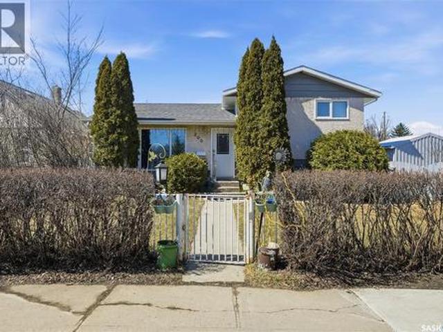 200 Halifax Street, Regina, SK, S4R 1S4 house for sale | Listing ID SK034137 | Royal LePage
