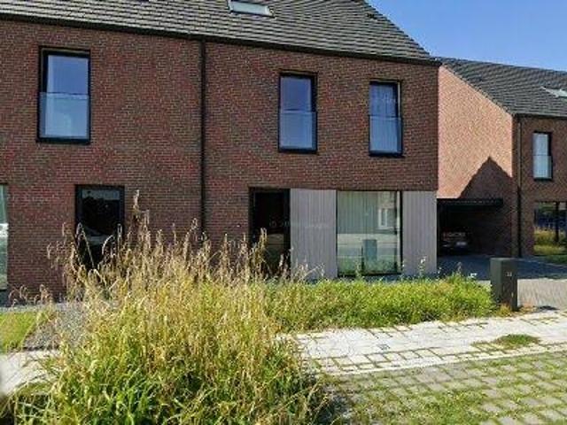 200 m2 apartment for rent in Waregem