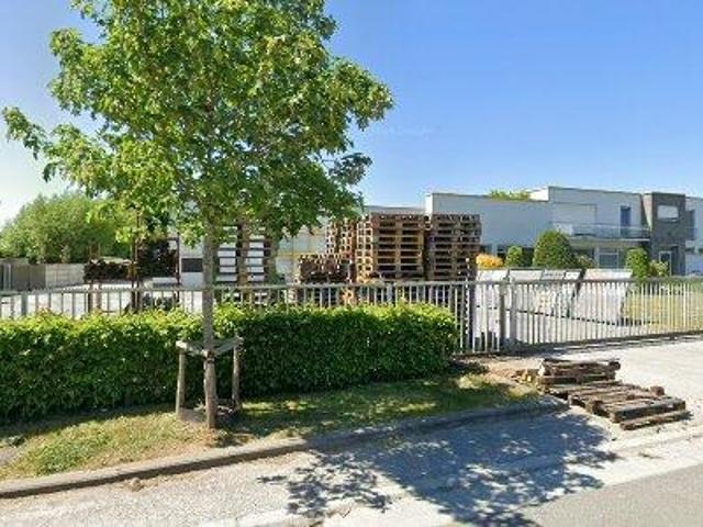 200 m2 apartment for rent in Wevelgem