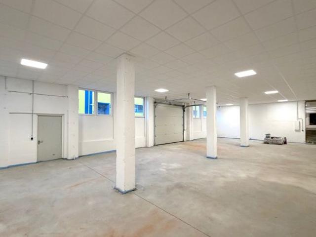 200 m² Produktions und Lagerfläche, EG, renoviert, befahrbar zur Miete im Gewerbepark Gera