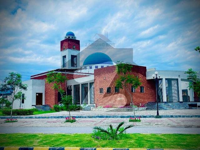 200 Series Plot | Walking distance to Park Masjid and Market
