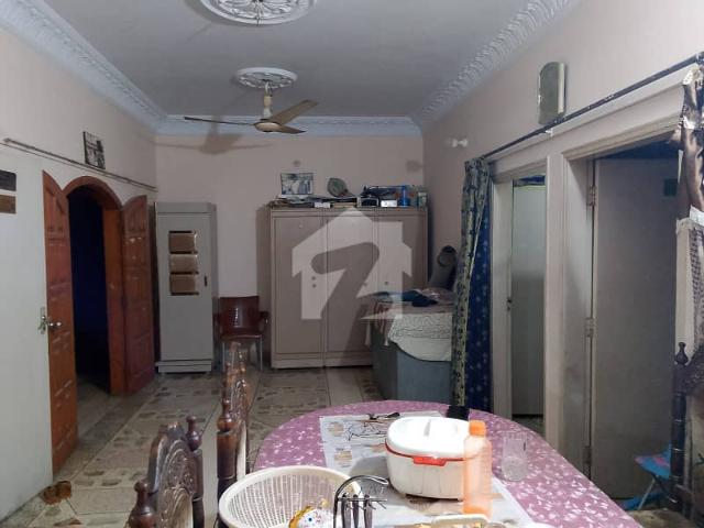 200 sqyards | ground +1| 3bed dd planning | 100 ft road facing | sweet water | no load shedding | parking | best for residential | north nazimabad block j