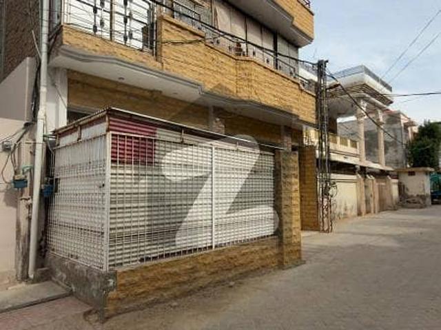 200 Sq Yards Triple Story Bungalow for Sale in Gulistan e Sajjad | 40 Ft Road | 8 Rooms