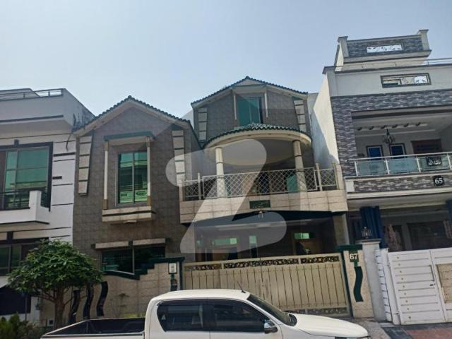 200 Sq. Yards Triple Storey House B+G+1 for Sale in G 13/2 Islamabad, PKR 5.75 Crore G 13/2