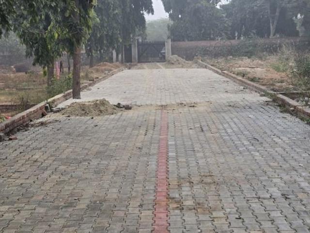 200 Sq.Yd. Plot in Jaunapur Delhi Listing ID: #10169