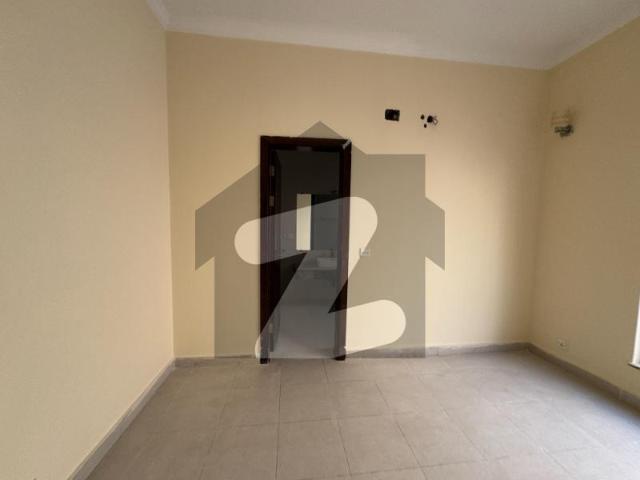 200 Sq Yd Villa For Sale Precinct 10A. One Unit | 3 Bedrooms | Drawing, Dining, Closed Italian Kitchen & TV Lounge. Near Entrance | All Amenities Nearby Including Parks, Mosques & Shopping Gallery. Just 8 Min Drive from Main Gate. Bahria Town Precinct 10 A