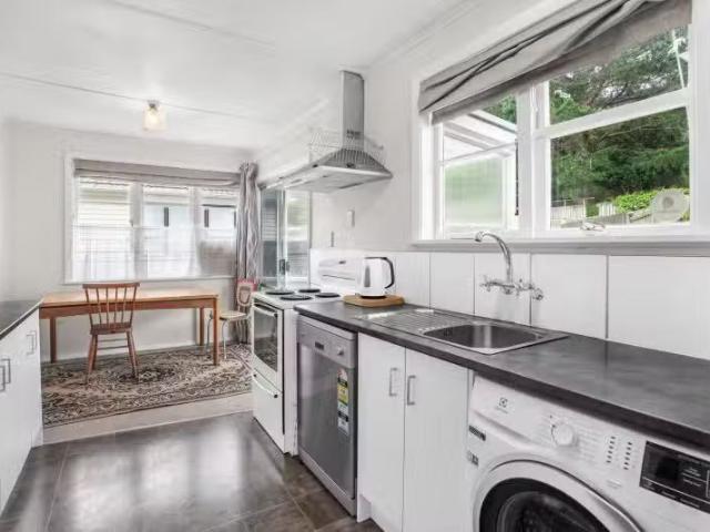 200 Waddington Drive, Naenae, Lower Hutt City