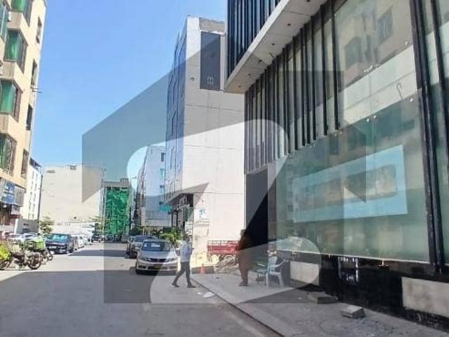 200 yard commercial ground + basement available for rent