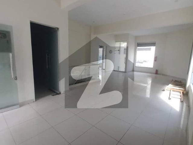 200 yards brand new corner building available for rent
