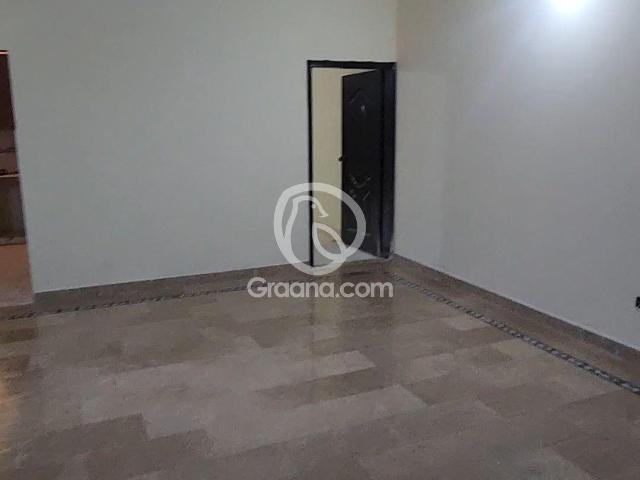 200 Yd² Town House for Rent