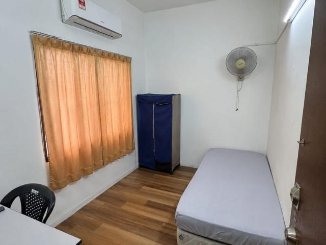 200m To Kelana Jaya LRT Station | Room For Rent @ SS4C Kelana Jaya | Near UNITAR & Paradigm Mall PJ