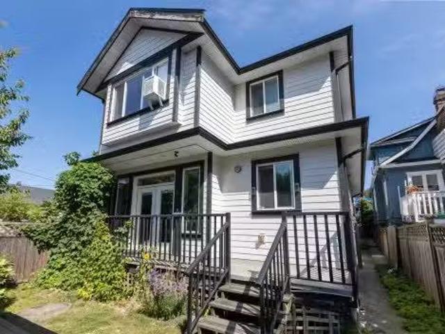 2018 12Th Avenue E, Vancouver, BC, V5N 2A8 duplex for sale.