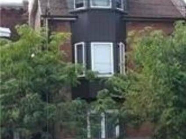 2011 DUNDAS ST W Toronto Ontario