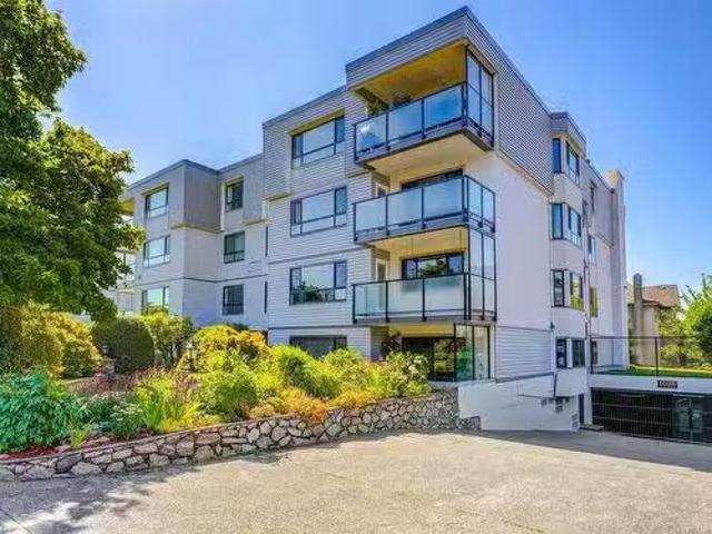 201 1025 Fairfield Rd, Victoria, BC, V8V 3A6 Single Family P.