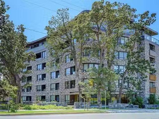 201 1201 Fort St, Victoria, BC, V8V 0G1 Single Family Proper.