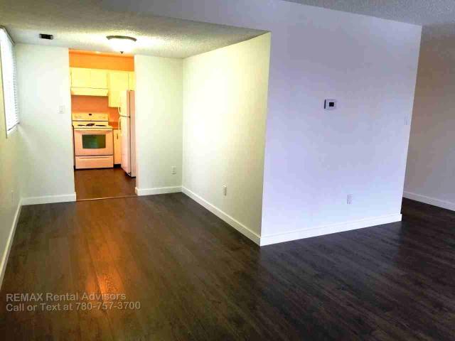 #201 1396 Knottwood Road East Northwest 3 Bedroom Apartment for Rent at 1396 Knottwood Road East Nw, Edmonton, AB T6K 2P2 Ekota