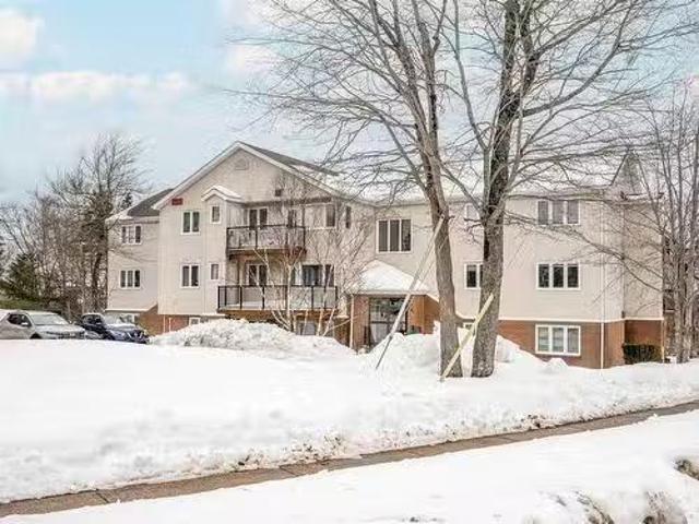 201 131 Farnham Gate Road, Halifax, NS, B3M 4A4 condo for sa.