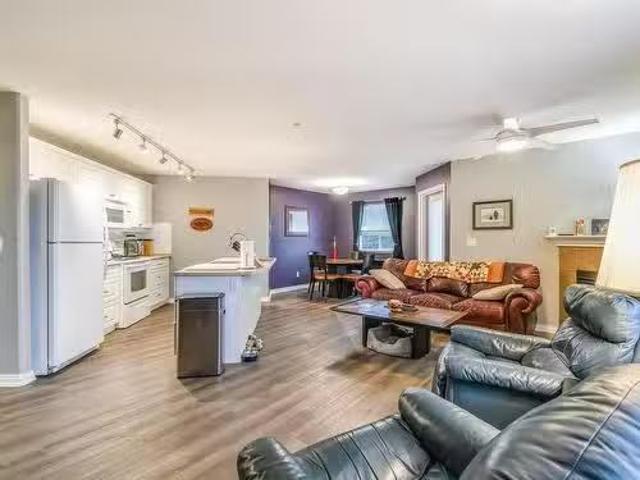 201 1633 Dufferin Cres, Nanaimo, BC, V9S 5T4 Single Family P.