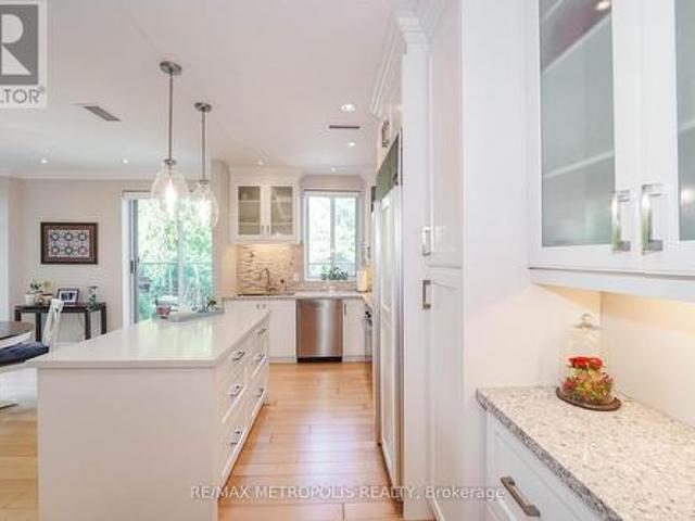201 1 Watergarden Way, Toronto, ON, M2K 2Z7 condo for sale | Listing ID C12304 | Royal LePage