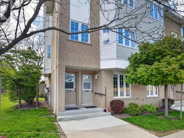 201 511 Highway 8 Highway, Hamilton Stoney Creek, ON, L8G 1G4 townhouse for sale | Listing ID X13120 | Royal LePage