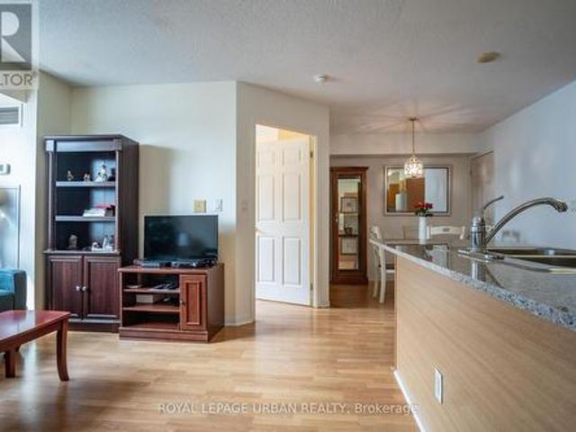201 5 Yonge Street, Toronto, ON, M2M 4M6 condo for sale | Listing ID C13660 | Royal LePage
