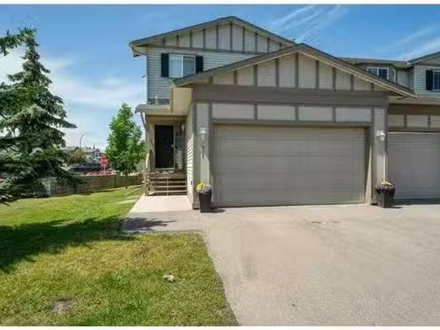 201 720 Willowbrook Road Nw, Airdrie, AB, T4B 2Y9 townhouse.
