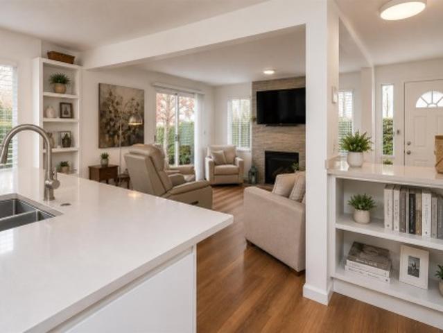201 8 Fleetwood Way, Surrey, BC, V3R 0T5 townhouse for sale | Listing ID R3135 | Royal LePage