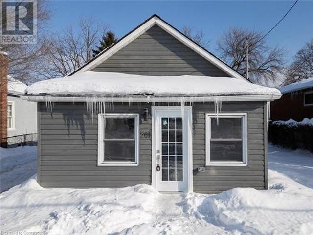 201 Fennell Avenue E, Hamilton, ON, L9A 1S5 house for sale | Listing ID 40701 | Royal LePage