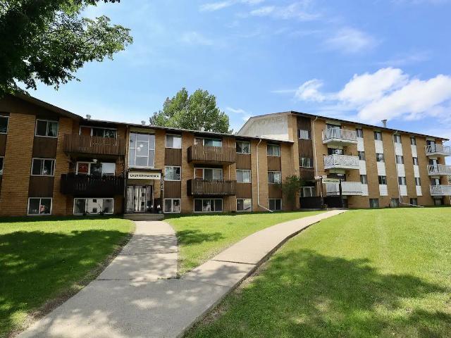 #201 Laurier Manor 1 Bed w/ Balcony Fort Saskatchewan