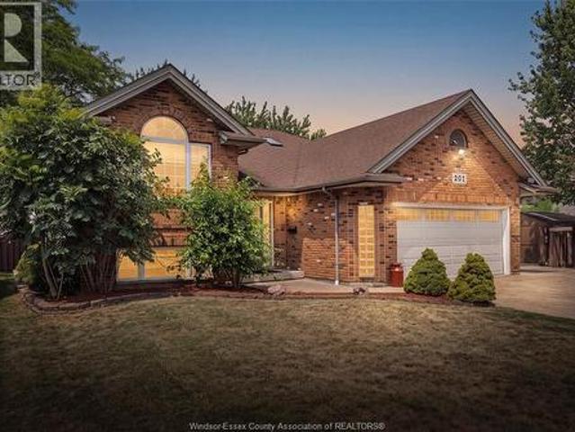 201 Maplewood Drive, Lakeshore, ON, N8L 1C2 house for sale | Listing ID 26017 | Royal LePage