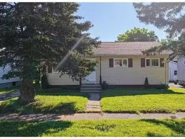 201 Sumner Ave, Moncton, NB, E1C 8A6 house for sale Listing.