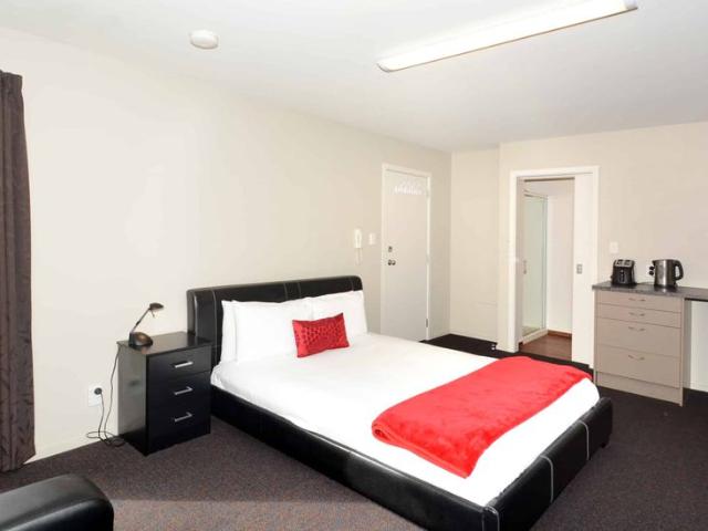 2027 Modern studio rooms available
