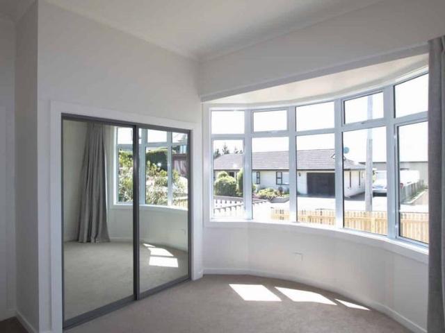 2027 Spacious and Sunny in Prime Location