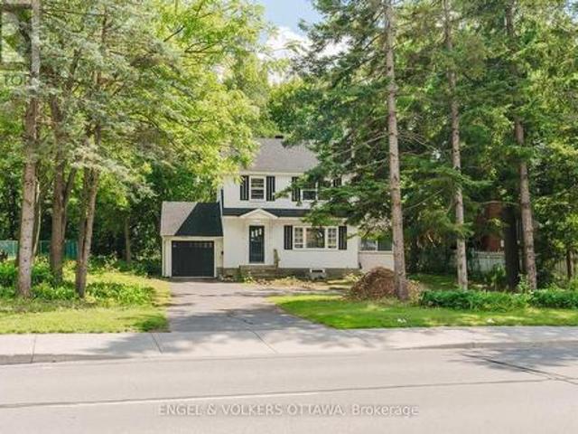 2028 Carling Avenue, Ottawa, ON, K2A 1G2 house for lease | Listing ID X13702 | Royal LePage