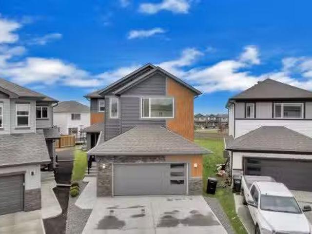 2029 13A Avenue, Edmonton, AB, T6T 2R8 house for sale Listi.
