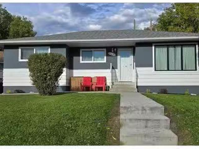 2021 Cottonwood Crescent Se, Calgary, AB, T2B 1P9 house for.