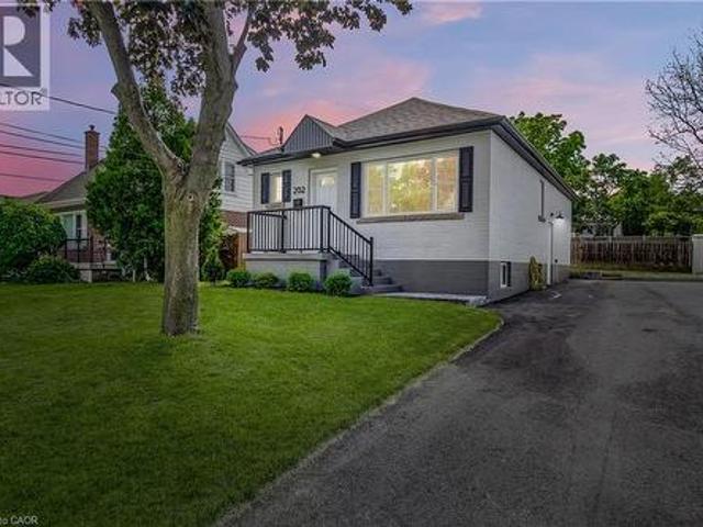 202 Erindale Avenue, Hamilton, ON, L8K 4R7 house for sale | Listing ID 40839 | Royal LePage