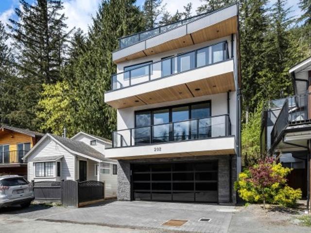 202 Lakeshore Drive, Cultus Lake, BC, V2R 5A1 house for sale | Listing ID R3115 | Royal LePage