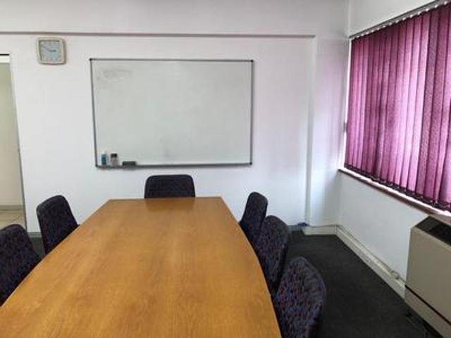202 sqm office on the market in piet.
