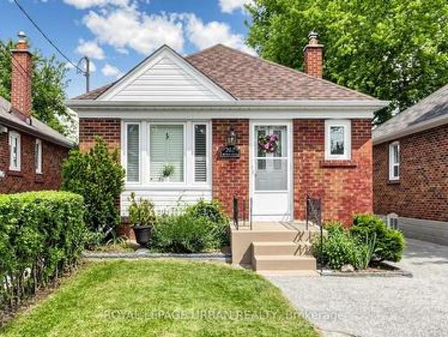 202 Virginia Avenue, Toronto, ON, M4C 2T7 house for sale | Listing ID E13443 | Royal LePage