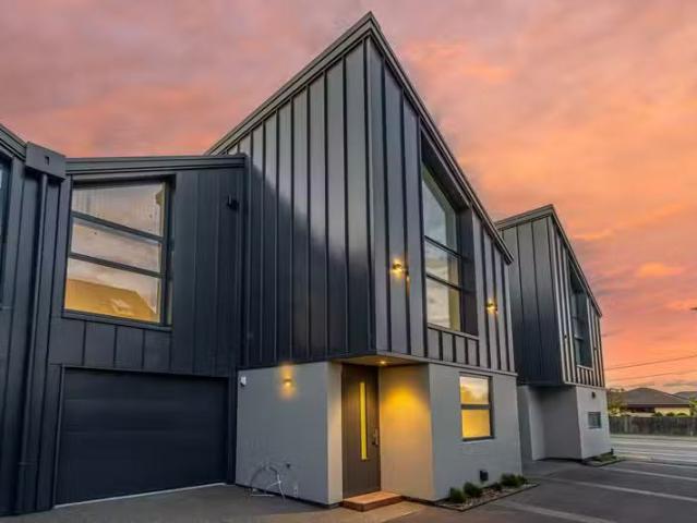 202B Edgeware Road, Edgeware, NZ 8013 Townhouse for Sale