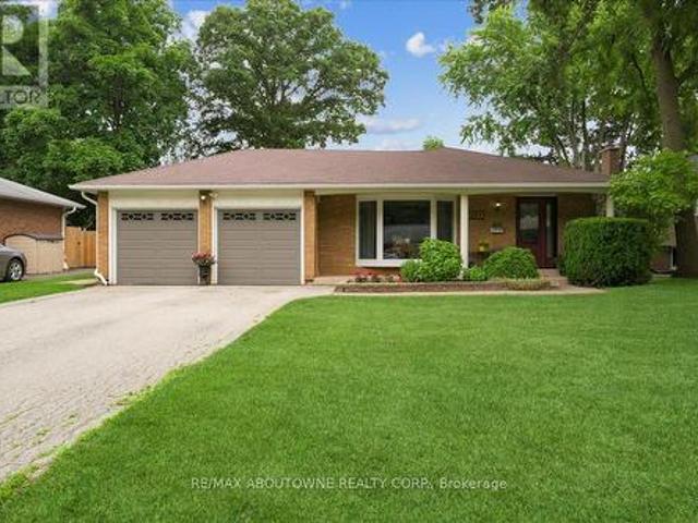 2033 Saxon Road, Oakville, ON, L6L 2V1 house for sale | Listing ID W12822 | Royal LePage