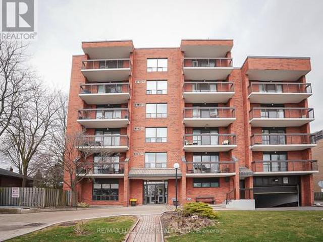 203 3 St Clair Avenue E, Toronto, ON, M1M 1T7 condo for sale | Listing ID E13632 | Royal LePage