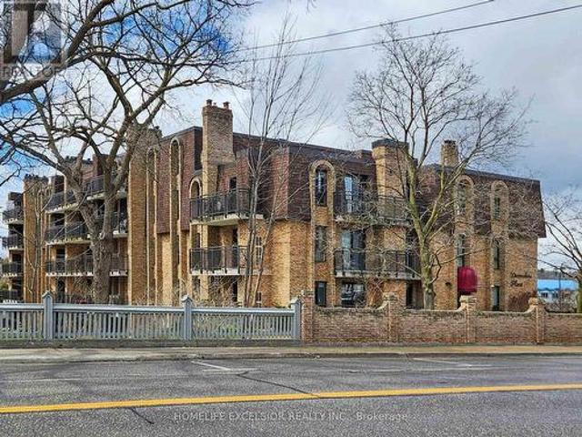 203 15 Yonge Street, Aurora, ON, L4G 1N8 condo for sale | Listing ID N12205 | Royal LePage