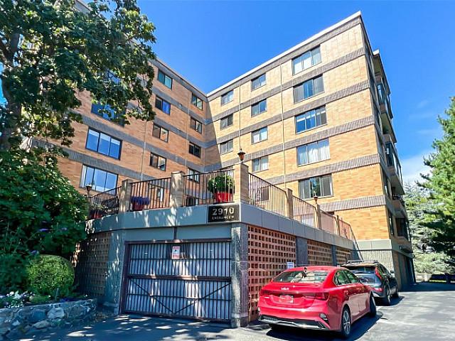 203 2910 Cook St Victoria, British Columbia