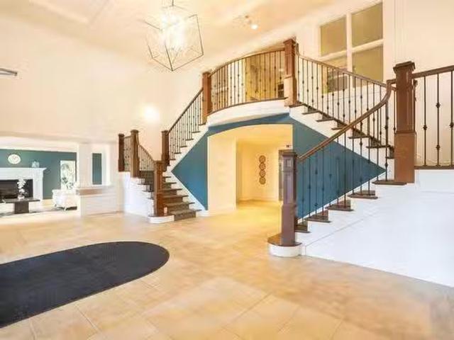 203 36 Southgate Drive, Bedford, NS, B4A 4M4 condo for sale.