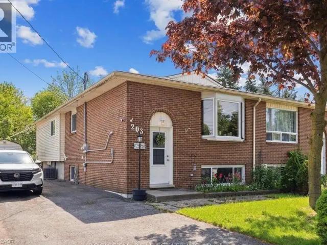 203 COMMERCIAL Street Unit# Lower